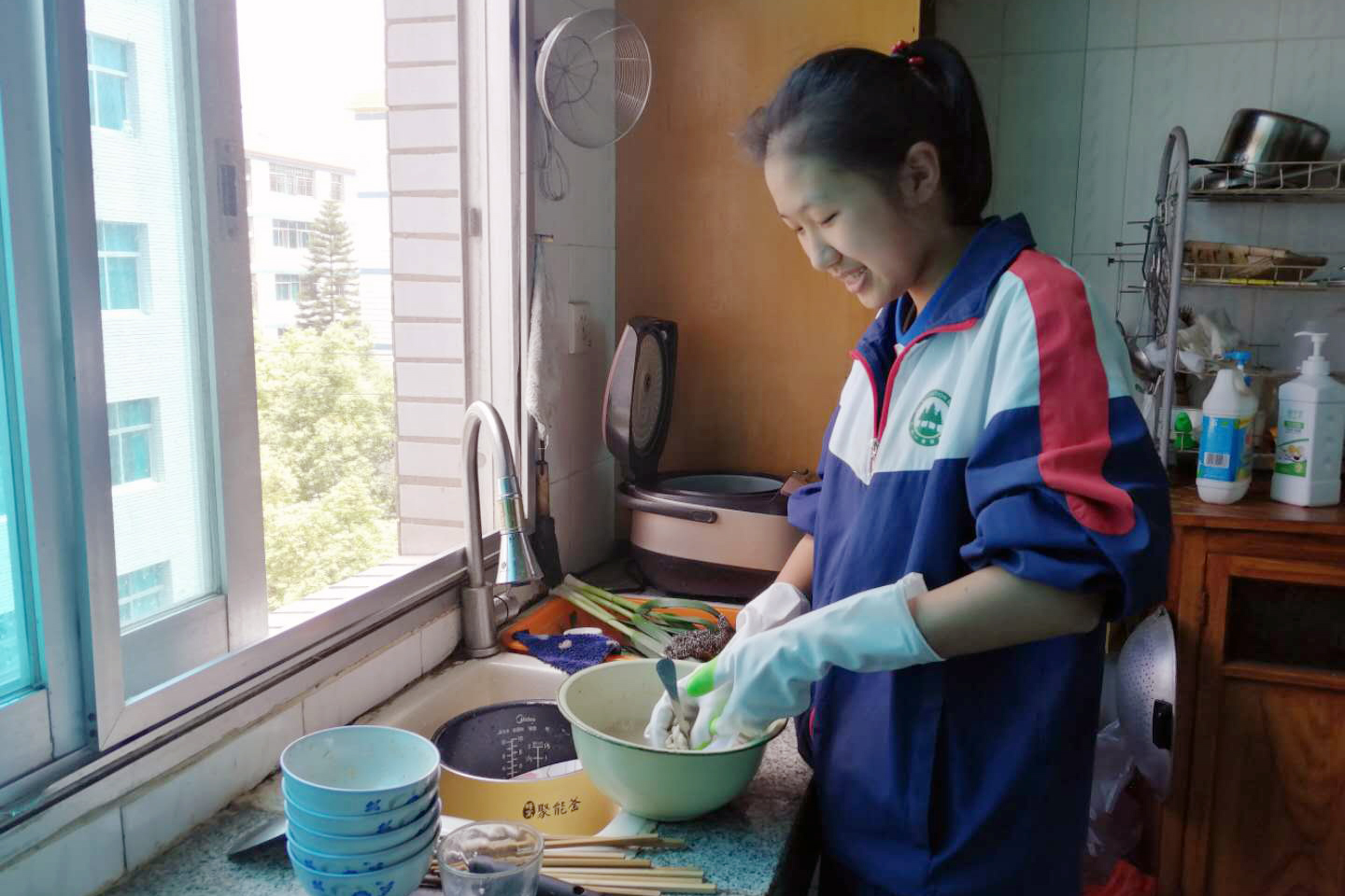 3学生做家务 (7).jpg